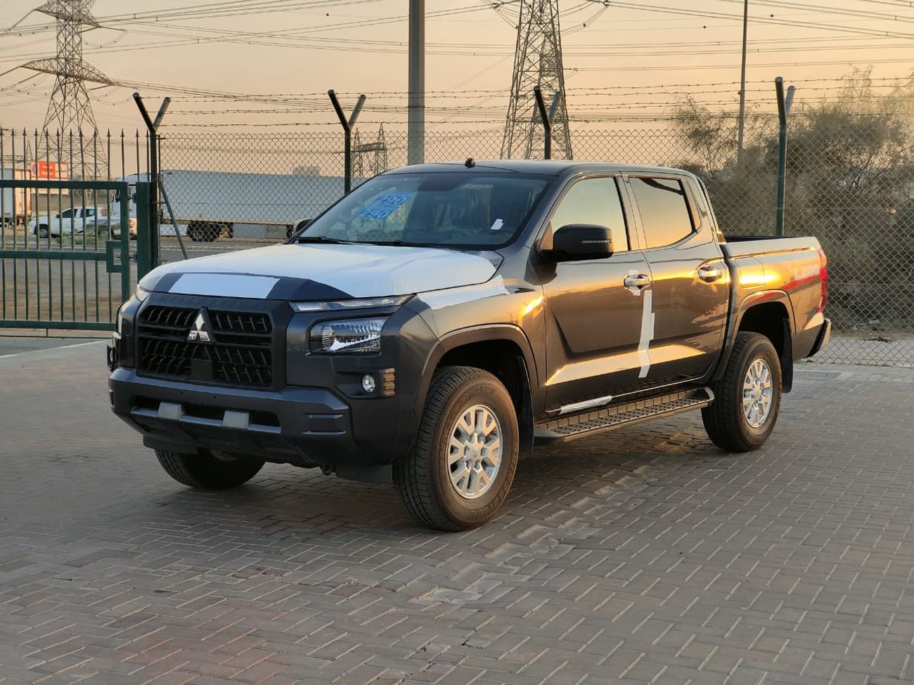 Mitsubishi L200 MITSUBISHI L200 PETROL GLX 2.4L 2025