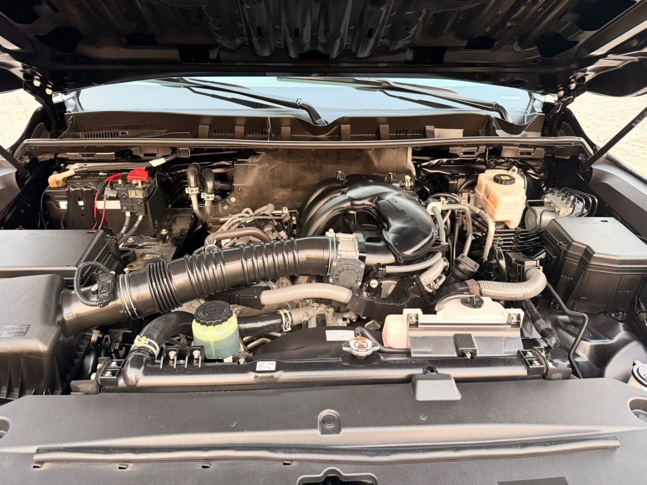 Toyota Land Cruiser GXR Model 2023 GXR 4.0L Pull Option with Radar Very clean Title And Slightly Use