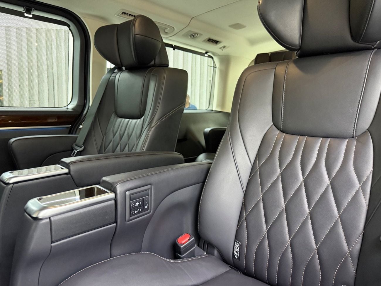 Toyota Granvia PREMIUM
