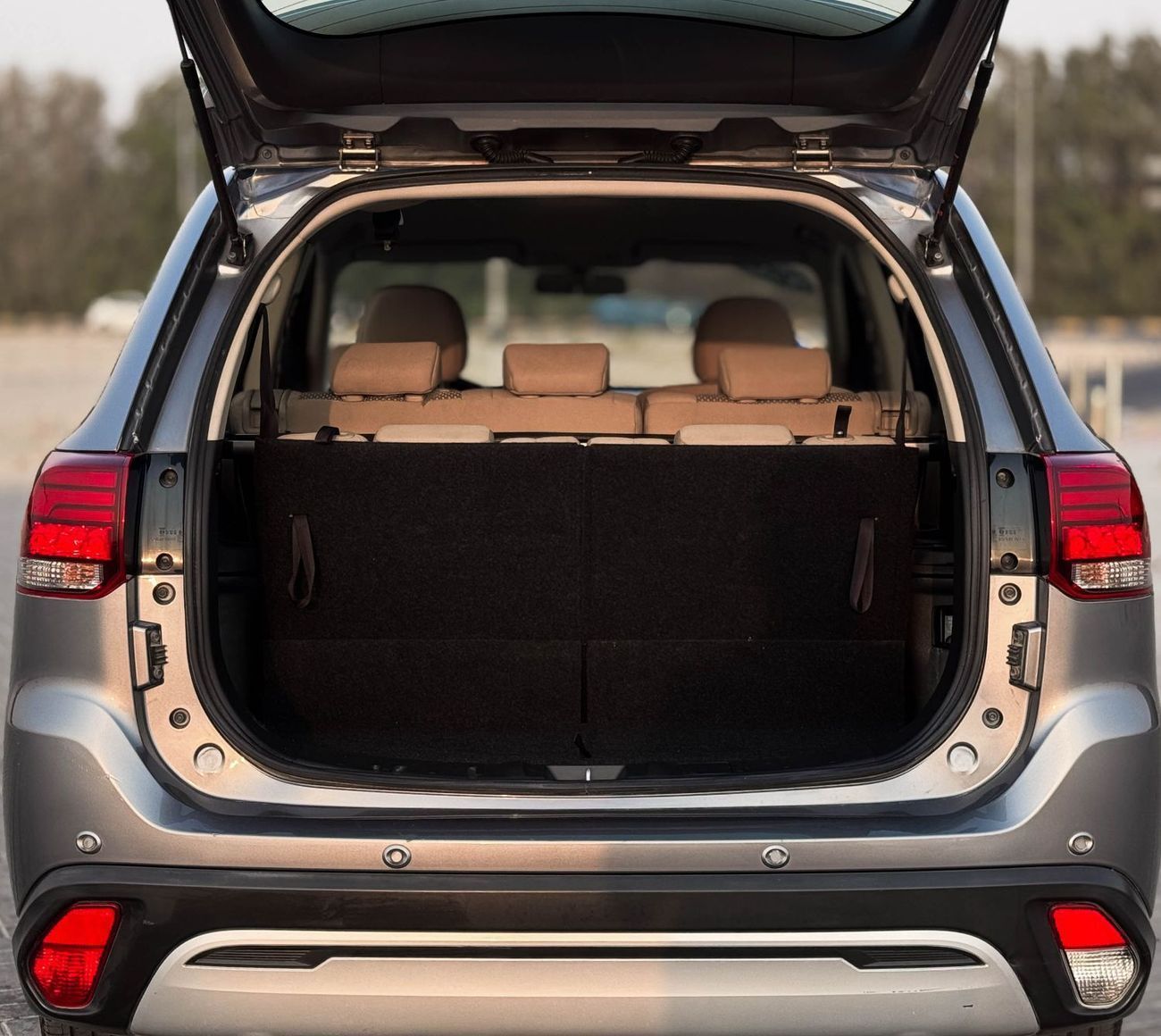 Mitsubishi Outlander GLS 3.0L Mitsubishi Outlander 2022 GCC 2.4L accident-free original paint in excellent condition 923