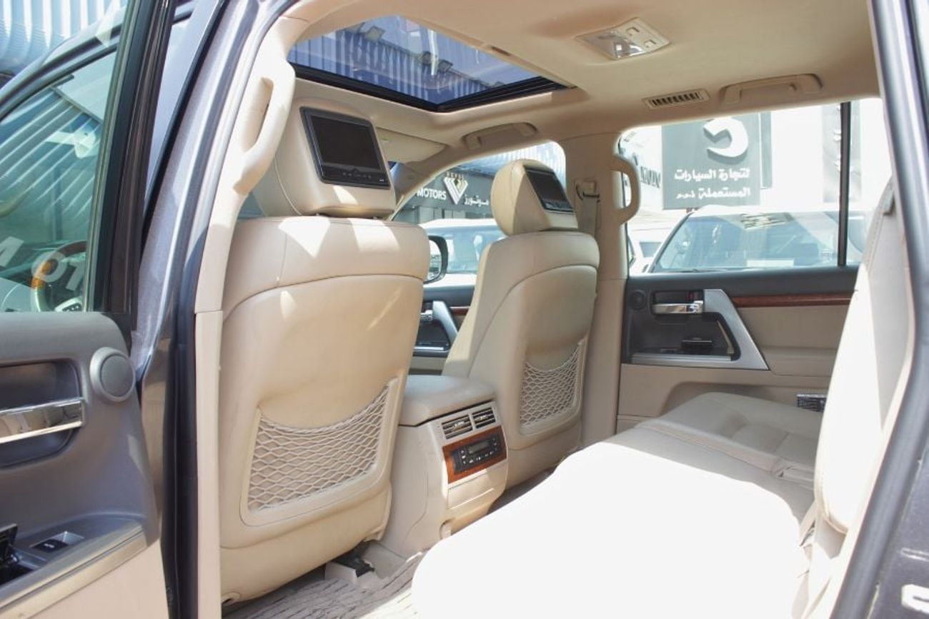 تويوتا لاند كروزر VXR 5.7L 4WD