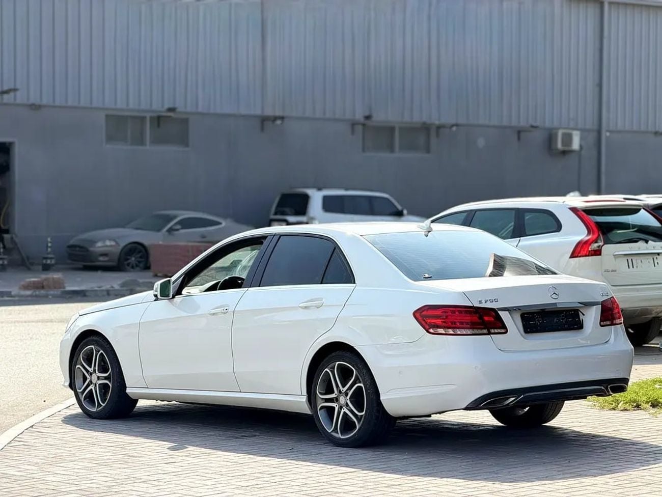 Mercedes Benz E200 AVANTGARDE