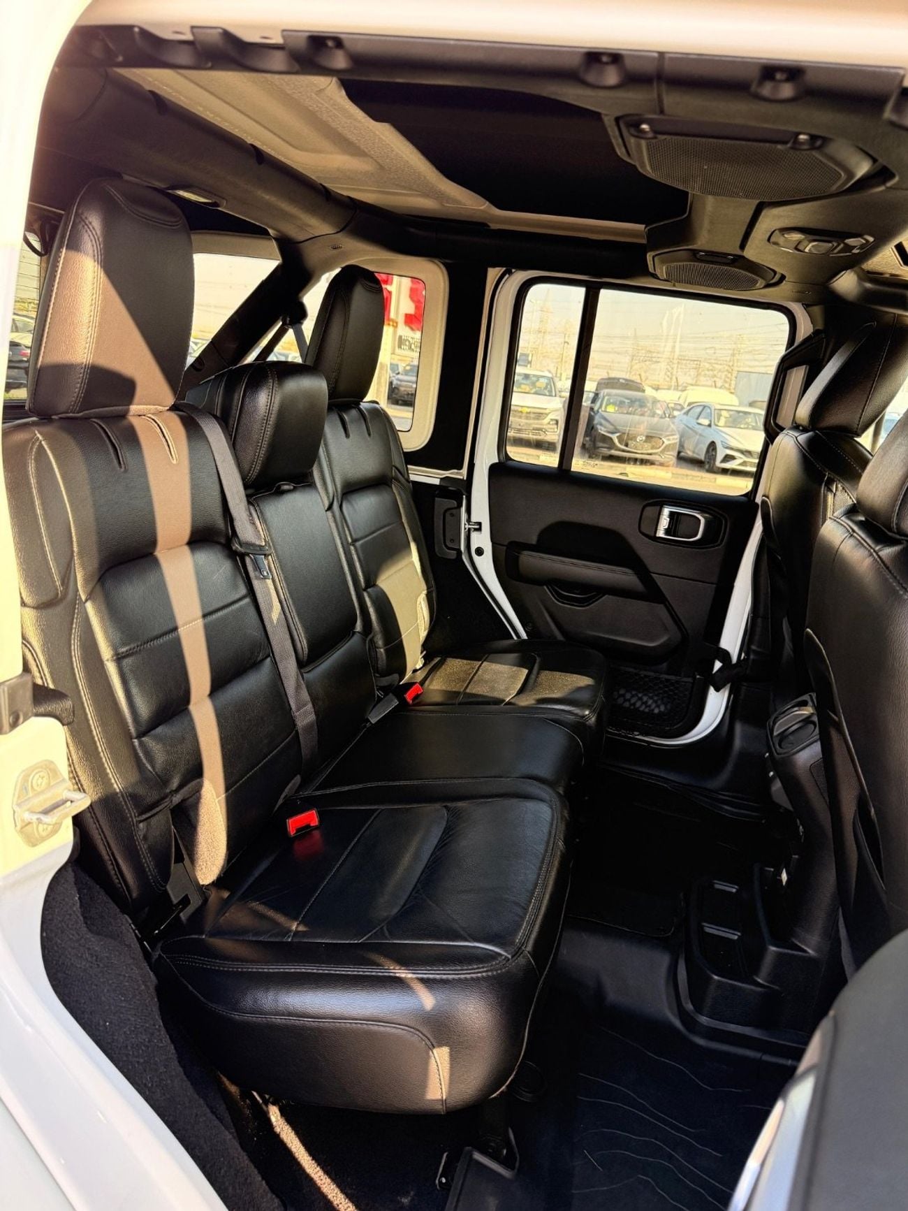 جيب رانجلر Unlimited Sahara 2.0L A/T