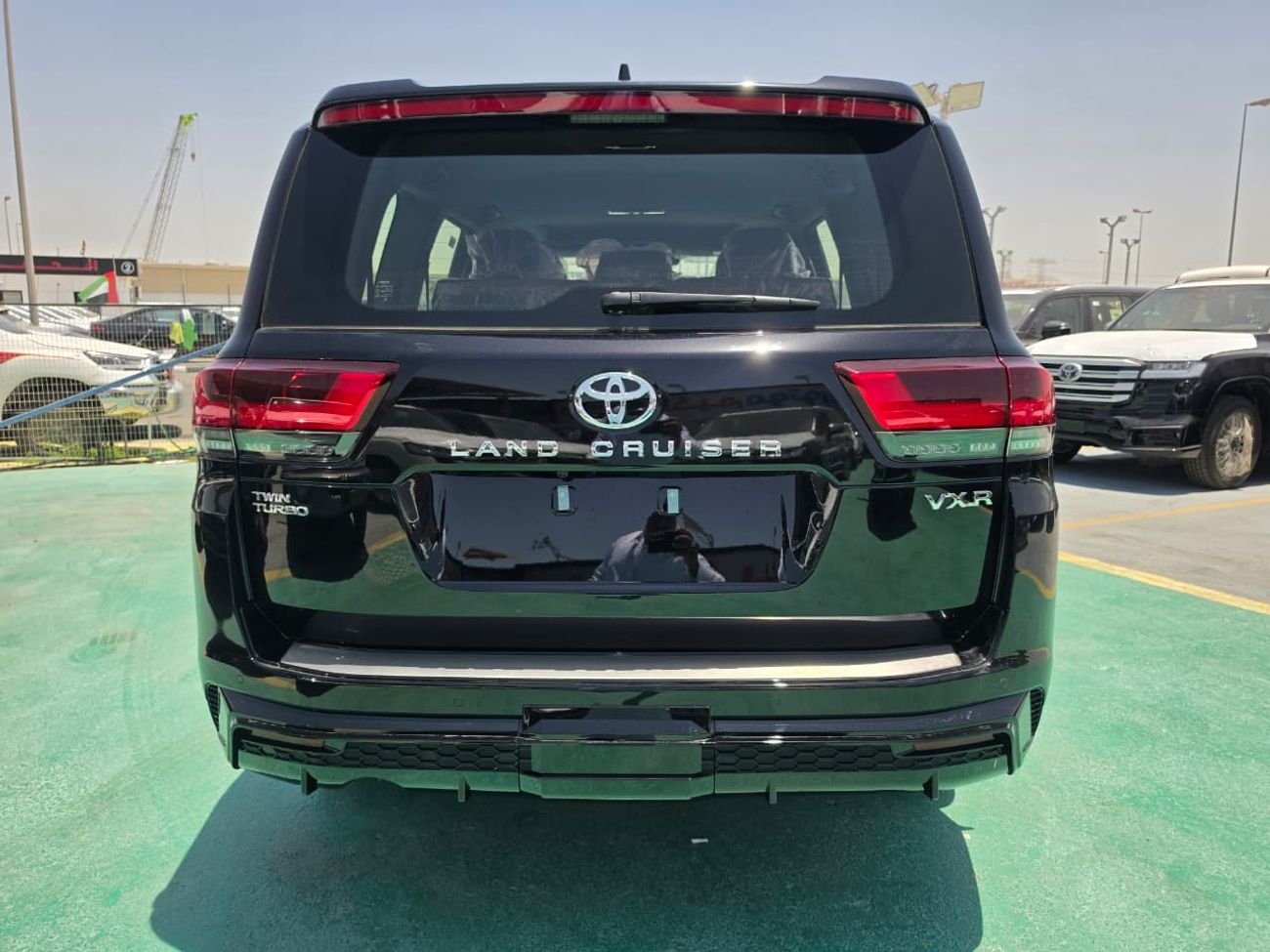 تويوتا لاند كروزر Toyota Land Cruiser LC300 VXR 3.5 Twin Turbo 2026 – فل أوبشن كامل | 3.5 توين تيربو | أسود خارجي | دا