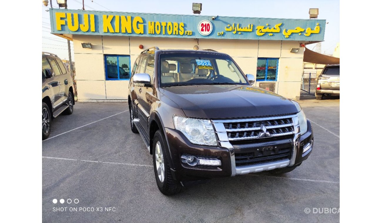 Mitsubishi Pajero V6 5 Door with sunroof 2018 Mint condition (Also registered in Dubai)