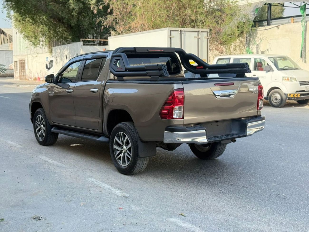 Toyota Hilux DOUBLE CABIN | MANUAL TRANSMISSION | RHD | 2.8L DIESEL ENGINE | PUSH START