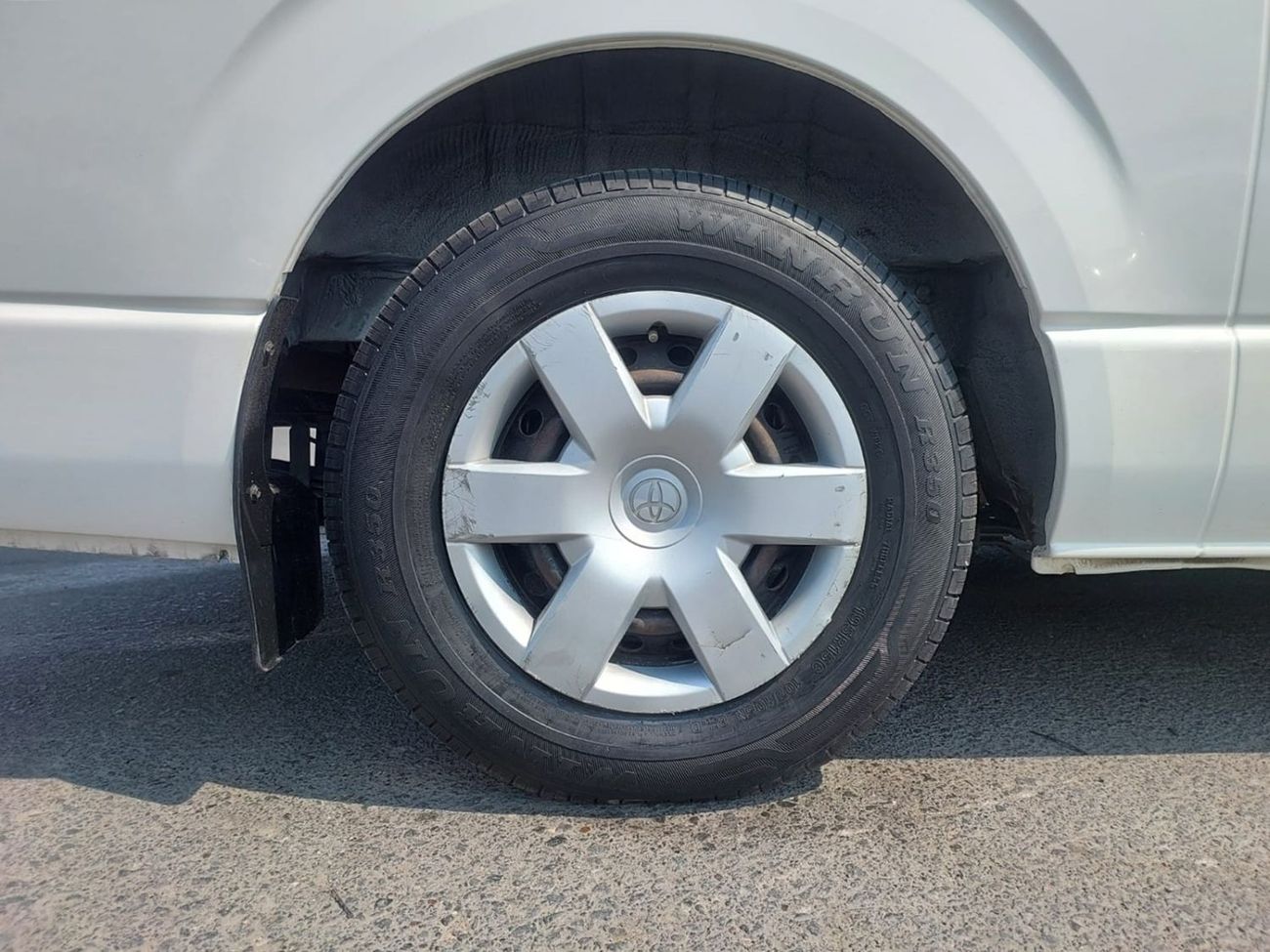 Toyota Hiace TOYOTA HIACE COMMUTER VAN RHD 2017 MODEL 2.7 L PETROL AUTOMATIC(PM77975)