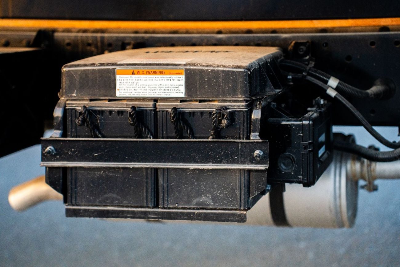 هيونداي HD 72 HYUNDAI MIGHTY EX8 CARGO TRUCK 2025 EX8 4x2  Manufacture