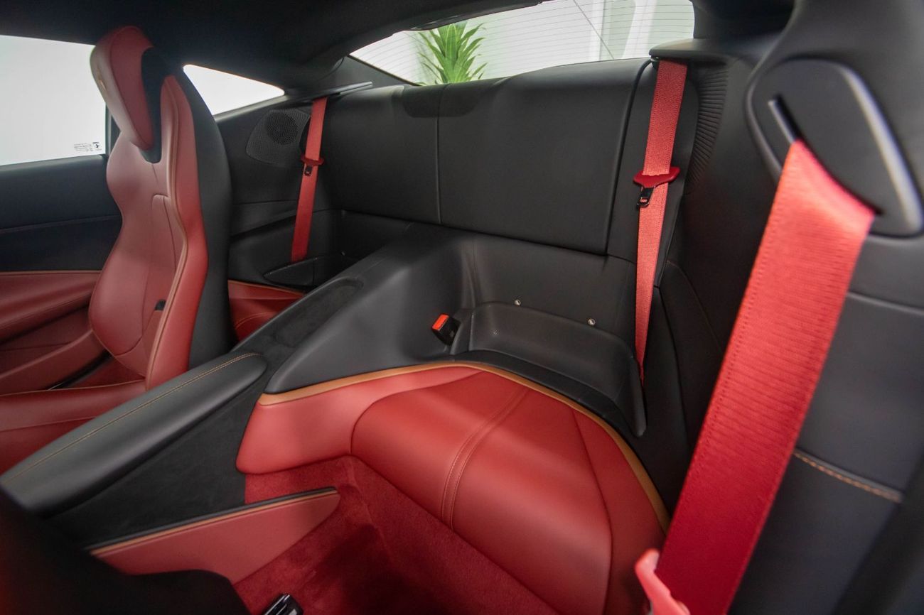 فيراري روما FERRARI ROMA | 2021 | Exterior And Interior Carbon Fiber |  1,900 km