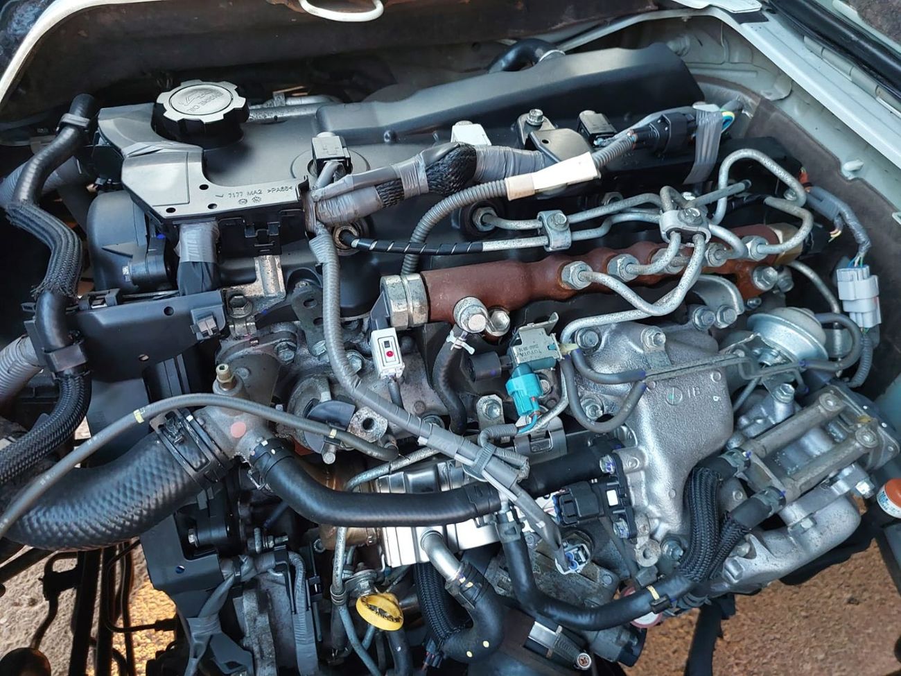 Toyota Hiace TOYOTA HIACE COMMUTER VAN RHD 2018 MODEL 3.0 L DIESEL AUTOMATIC(PM36171)