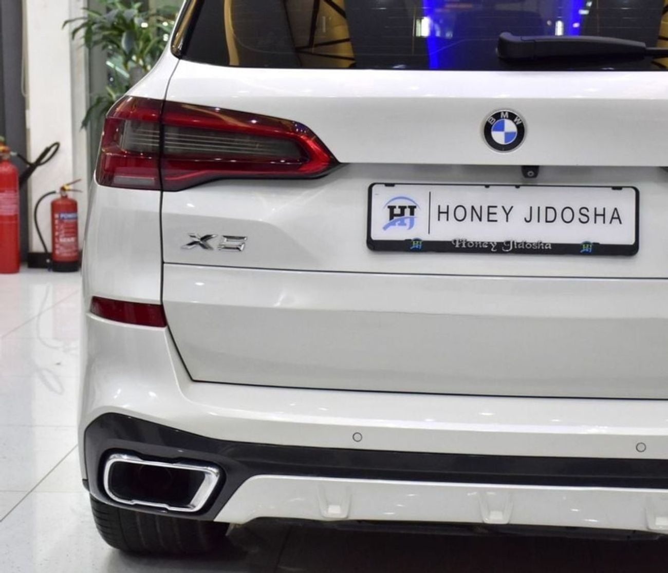 BMW X5 EXCELLENT DEAL for our BMW X5 xDrive40i M-Kit ( 2019 Model ) in White Color GCC Specs