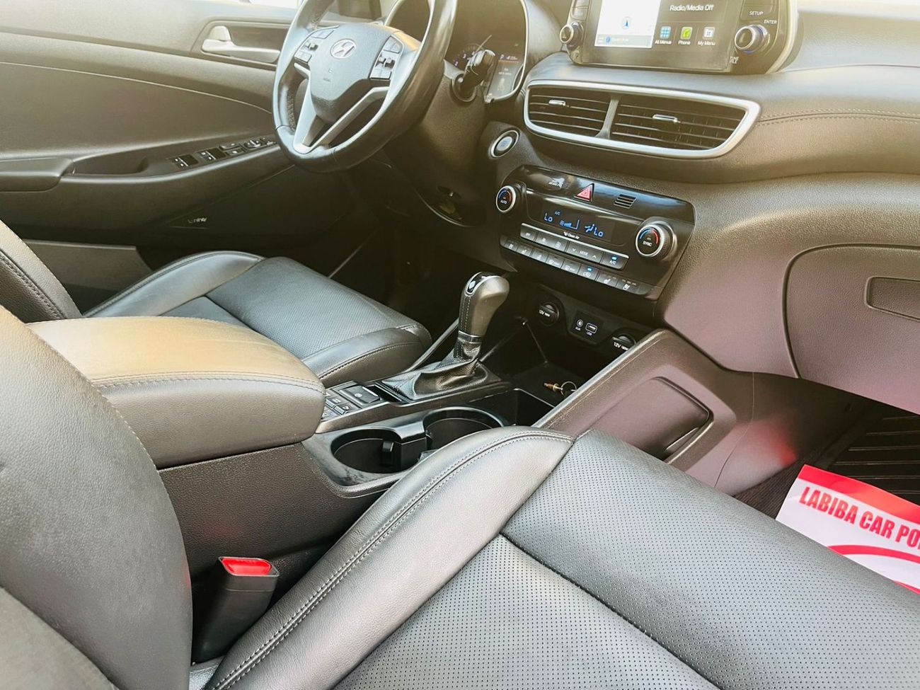 Hyundai Tucson Hyundai Tucson Year: 2021 Color: White