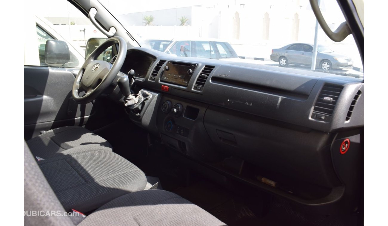 تويوتا هاياس Toyota Hiace 13 seater Bus, Model:2015. excellent condition