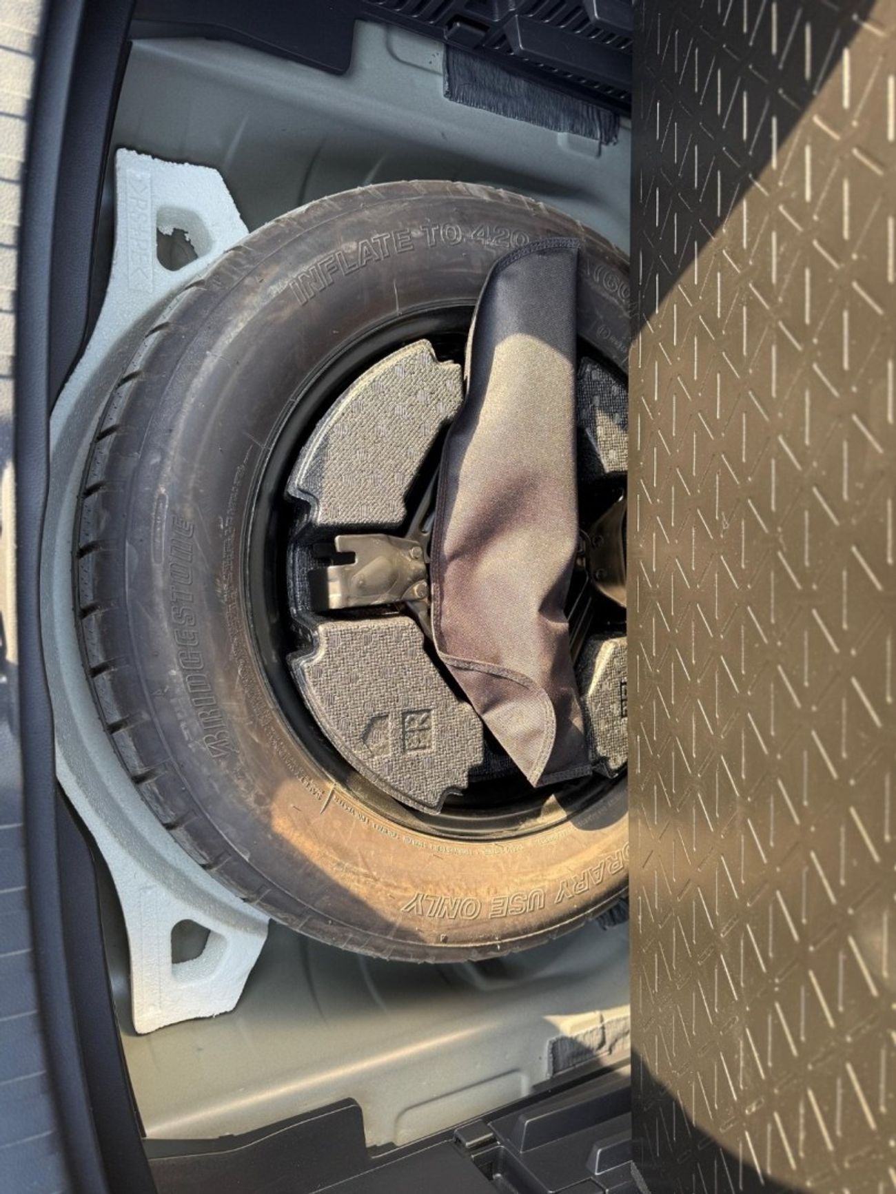 Toyota RAV4 XLE 4WD Full Option Sunroof, push start leather seats