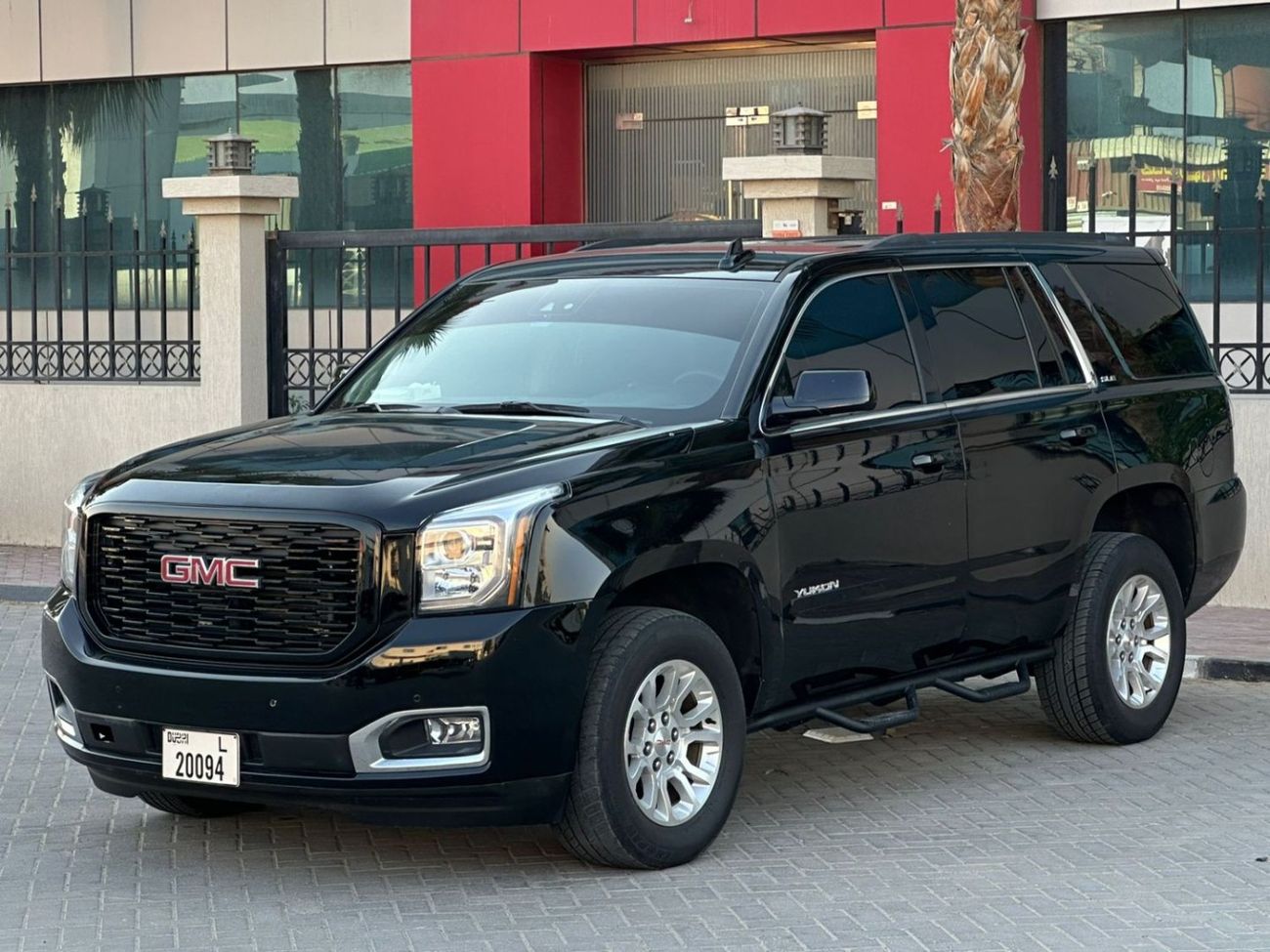 جي أم سي يوكون SLE 5.3L 4WD (8 Seater)
