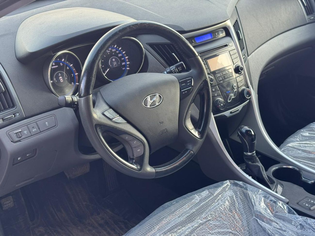 هيونداي سوناتا GLS Top / محرك V4 سعة 2.4 لتر / فتحة سقف / مقاعد كهربائية / نظيفة للغاية / بحالة ممتازة