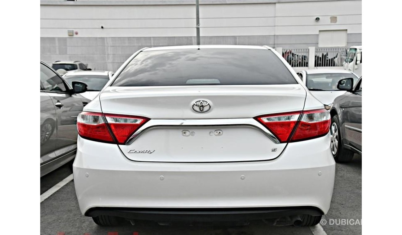 Toyota Camry 2016 WHITE GCC NO ACCIDENT PERFECT