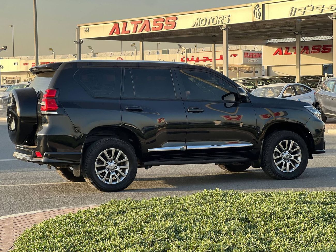 Toyota Prado Toyota prado 2019Model 4.0 petrol Engine Colour Black Transmission Automatic Interior.beige push sta