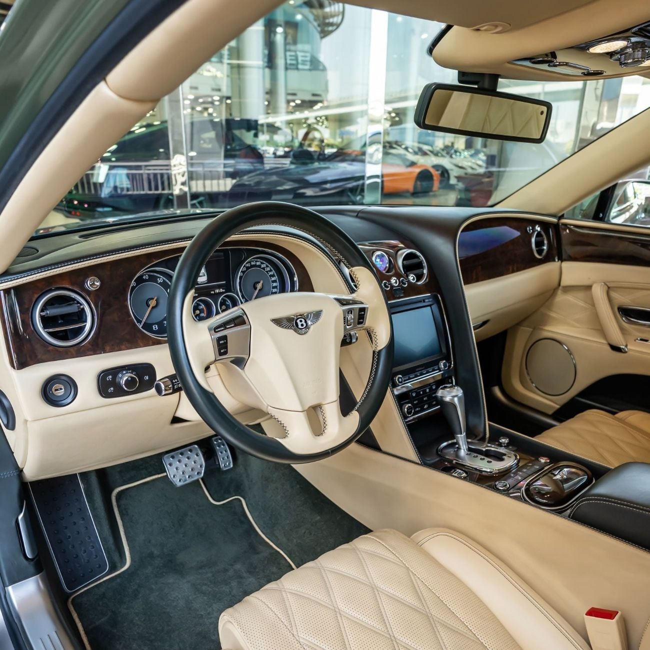 بنتلي فلاينج سبور V8 بنتلي فلاينج سبير 2015، خليجية، قطعت مسافة 40,000 كم فقط