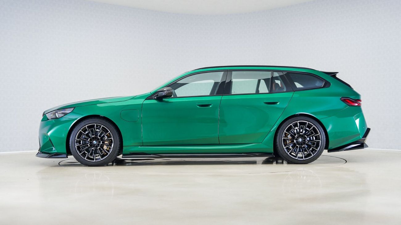 بي أم دبليو M5 5-series Estate M5 Touring | AED 11,675 PM | Warranty November 2027 - Service November 2028 | GCC