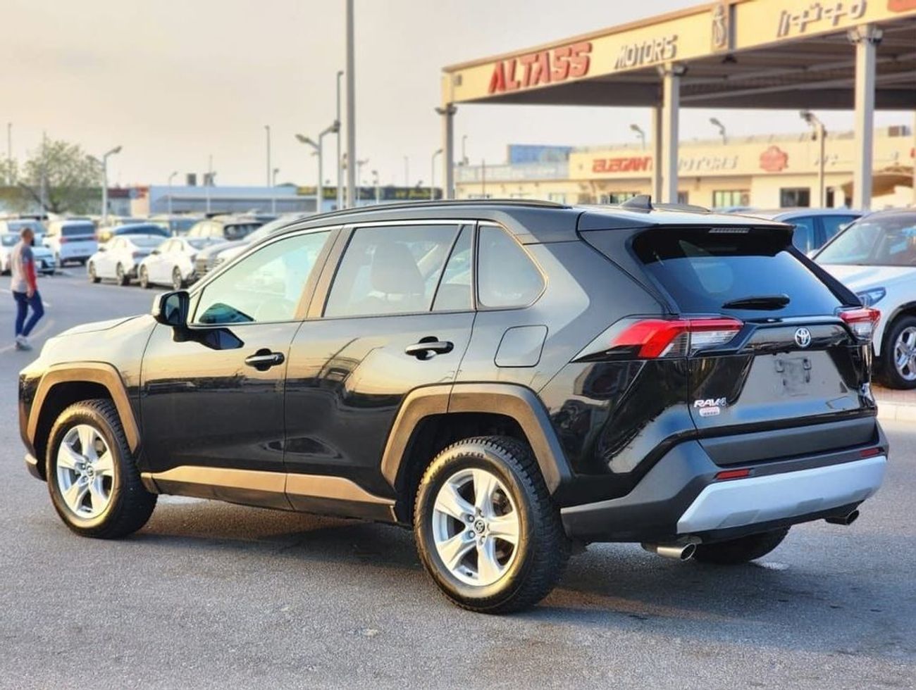 Toyota RAV4 GXR 2.5L 4WD TOYOTA RAV4 4WD XLE full Option