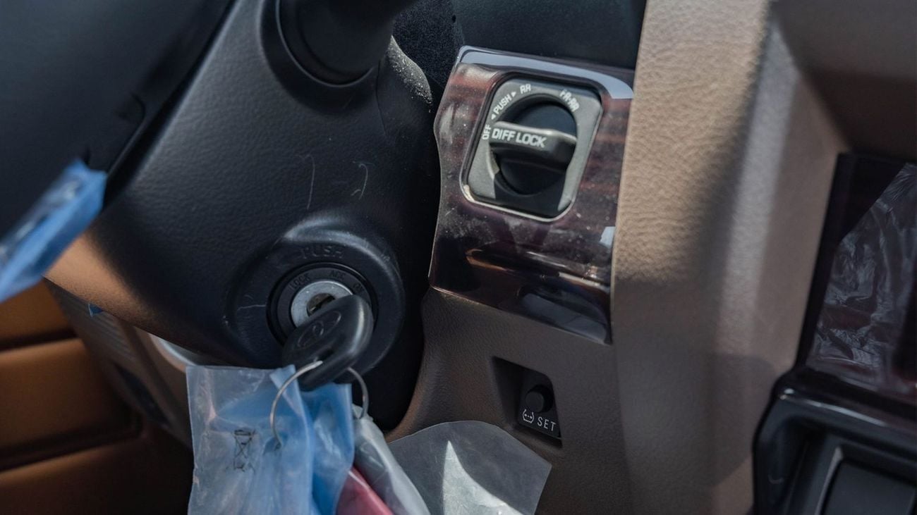 تويوتا لاند كروزر 70 2025 Toyota Land Cruiser LC 71 4.0L Petrol AT Full Option Dark Grey