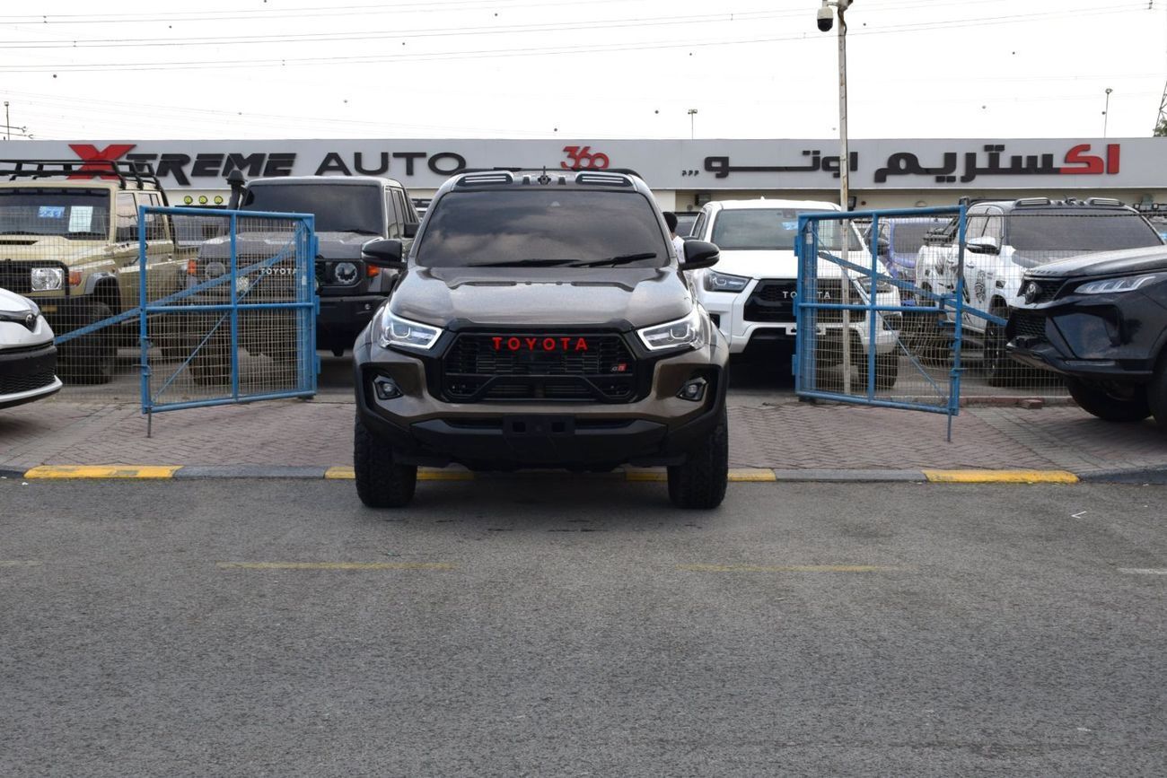 تويوتا هيلوكس 4X4 Diesel 2.8L (Right Hand)