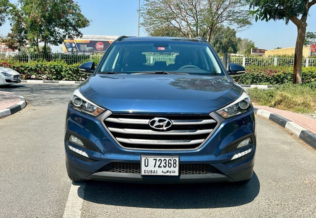 Hyundai Tucson GL Plus 2.0L GCC FULL AGENCY SERVICE WITH PANOROMIC ROOF, REAR CAMERA, AUTO FOLD SIDE MIRRORS