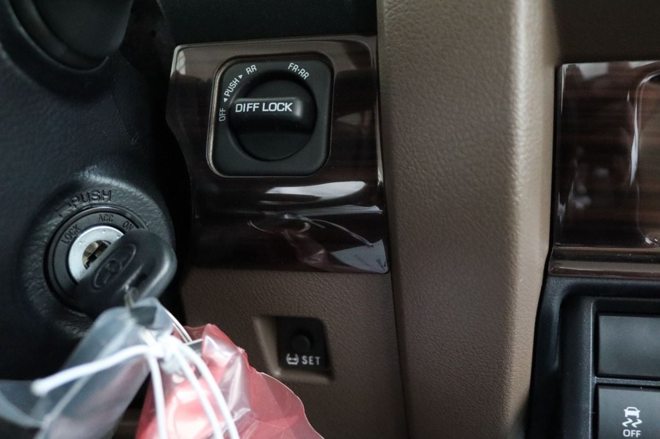 Toyota Land Cruiser 70 2.8 DIESEL MANUAL TRANSMISSION DIFF LOCK **التصدير فقط خارج الخليج*****EXPORT ONLY**
