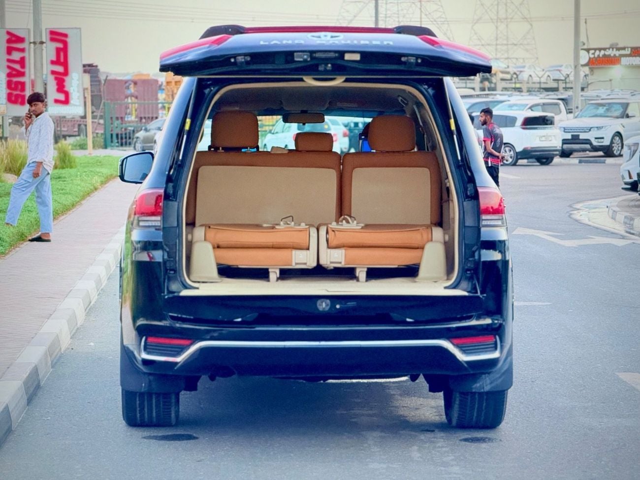 تويوتا لاند كروزر GXR 2019 FACELIFTED 2025 WITH INTERIOR AND EXTERIOR V6 4.0L GCC IN EXCELLENT CONDITION