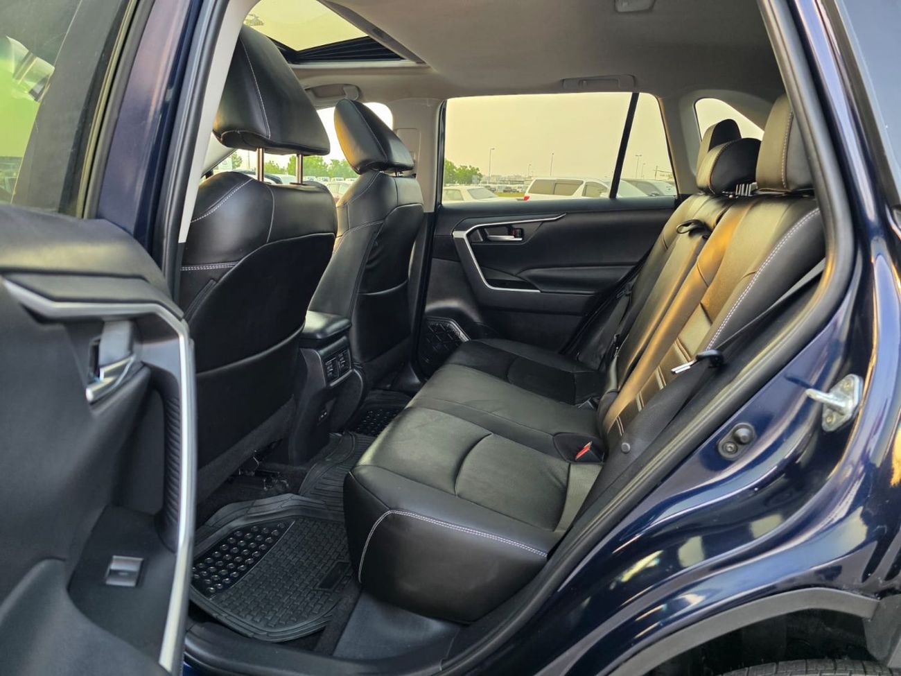 Toyota RAV4 2023 Model Sunroof , Push button , leather seats and trunk automatic