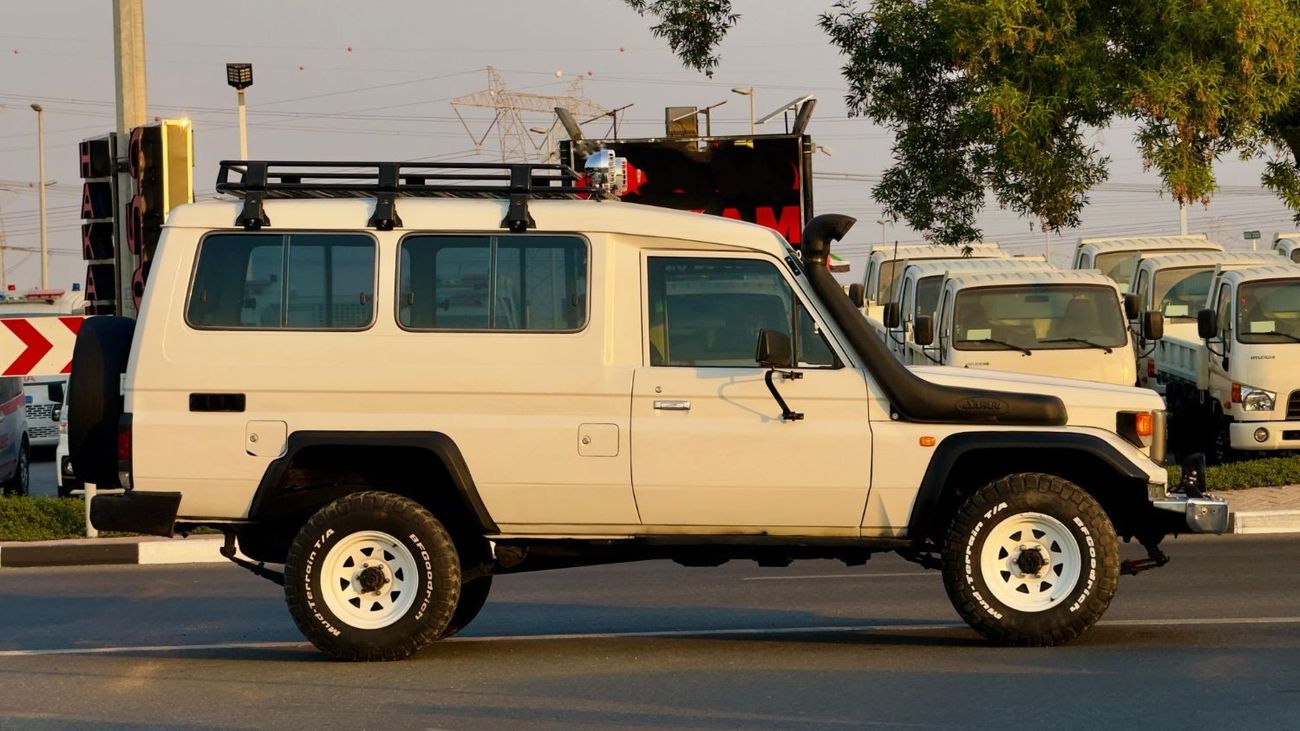 تويوتا لاند كروزر 70 -