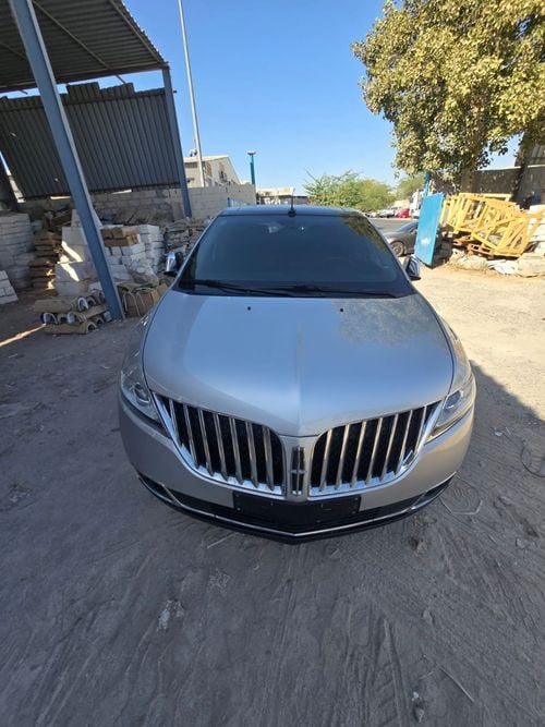 Lincoln MKX 2013 Lincoln MKX – Luxury midsize SUV in excellent condition. Powered by a strong 3.7L V6 engine wit