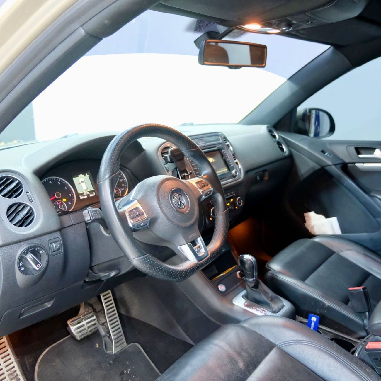 Volkswagen Tiguan R-Line 2.0L Volkswagen Tiguan R-Line 2013 | GCC Specs | Excellent Condition | Affordable Compact SUV