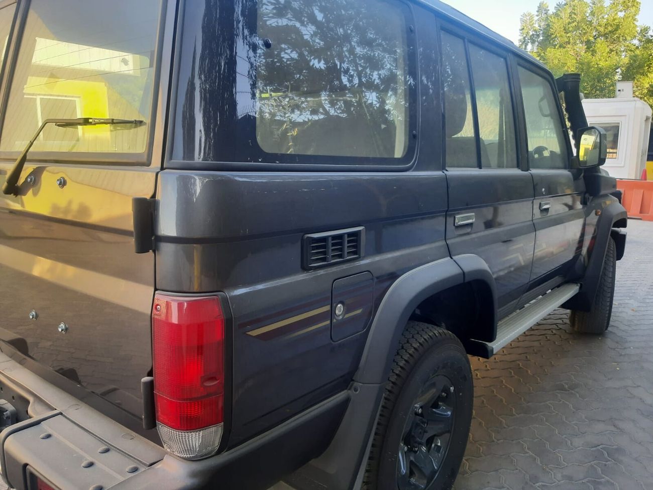 تويوتا لاند كروزر 70 (LHD) TOYOTA LAND CRUISER LC 76 HARDTOP 4.5L DIESEL5 DOORS FULL OPTION