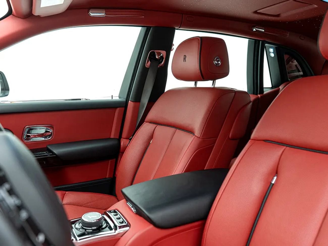 رولز رويس فانتوم GCC Spec | Bespoke Red Interior I SWB