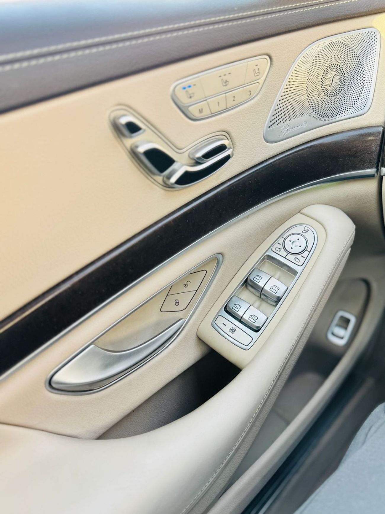 Mercedes-Benz S 560 Std 4.0L (469 HP)