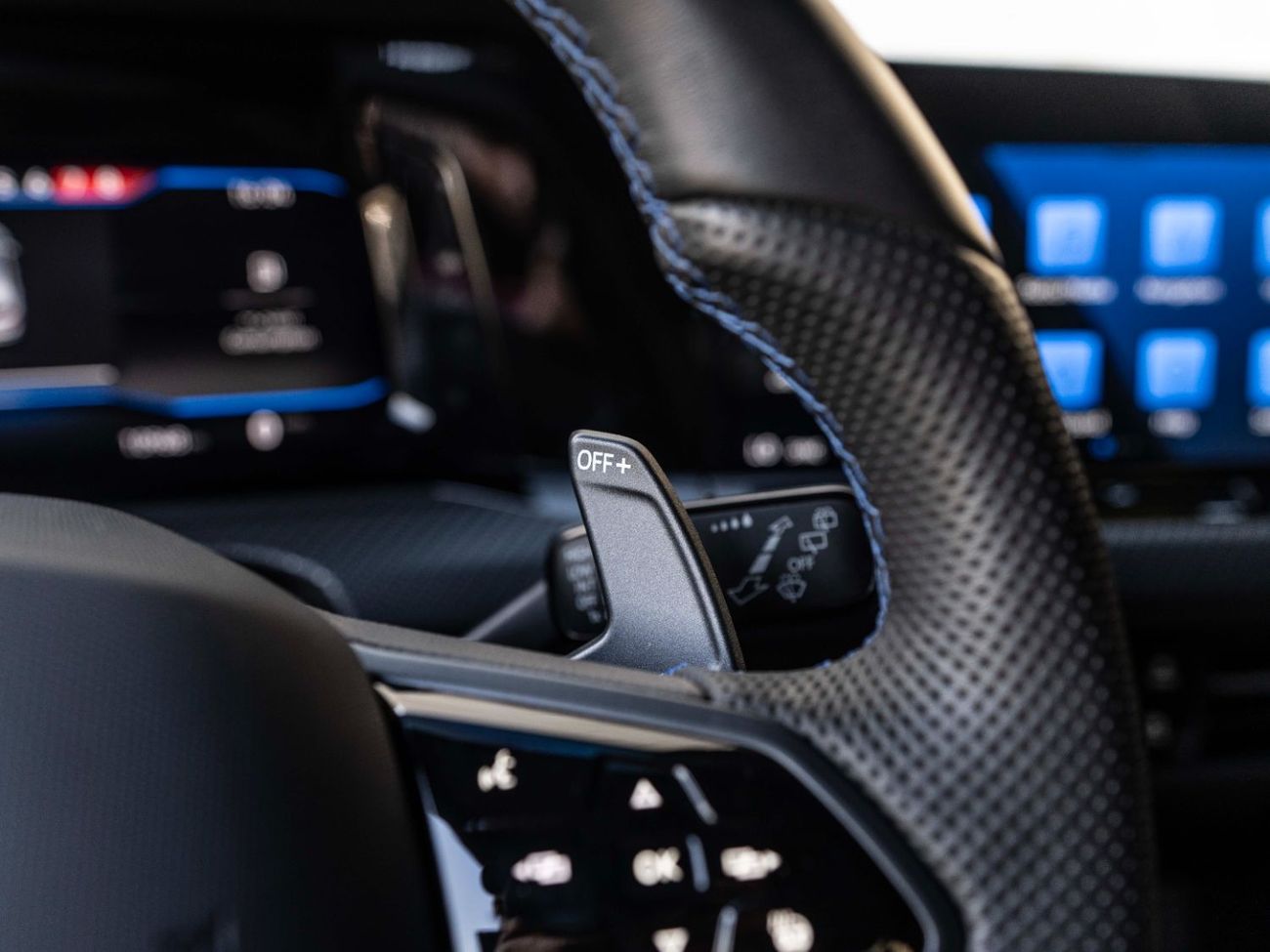 Volkswagen Golf R Base 2.0T