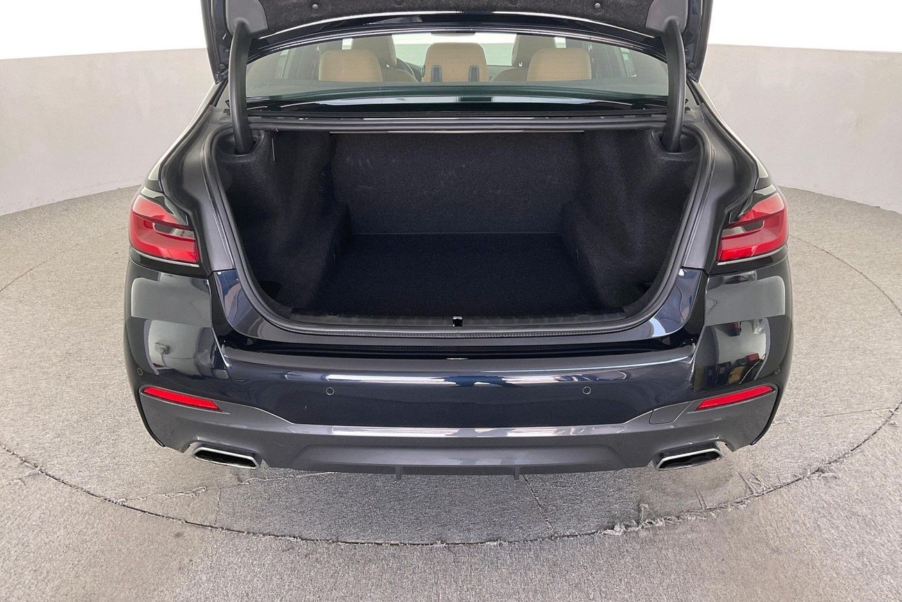 بي أم دبليو 520i M Sport | شامل الضمان | 0 ﺪﻔﻋﺓ ﺃﻮﻟﻯ