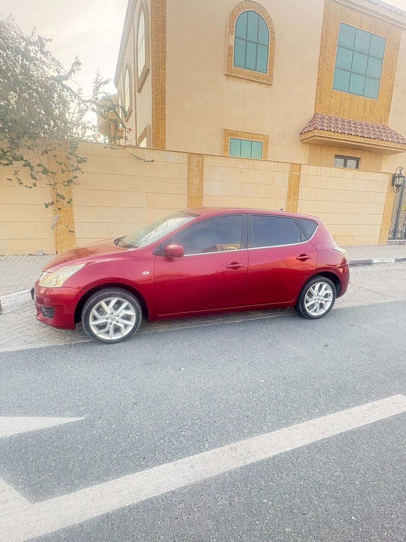 Nissan Tiida SE 1.8L Hatchback