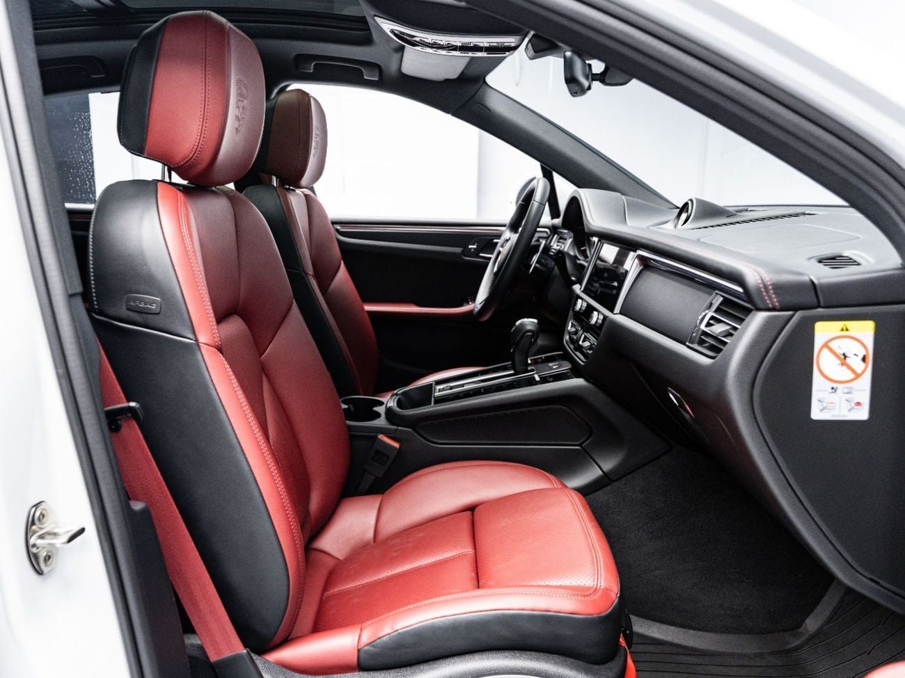 Porsche Macan BUY NOW, PAY 2027 | THE BLACKLINE STANDARD | Porsche Macan 2025 2.0LFebruary 2028 Warranty, GCC
