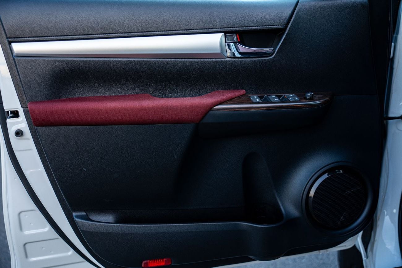 Toyota Hilux 2026 Toyota Hilux  SR5 D/C  (4.0 L) 4X4