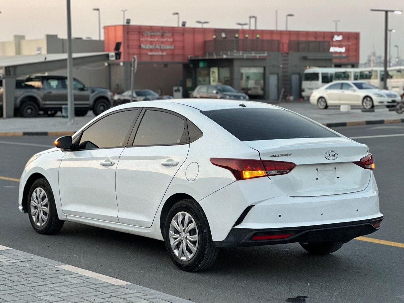 Hyundai Accent GL Hyundai Accent | 2021   4-cylinder — 1.6 engine  4-cylinder — 1.6 engine  Mileage: 85,000 km  New sh
