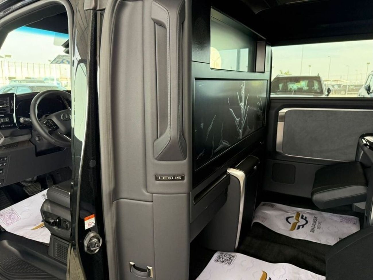 Lexus LM 350h Lexus LM 350H VIP Luxury 4-Seater AWD 2025 Model Year
