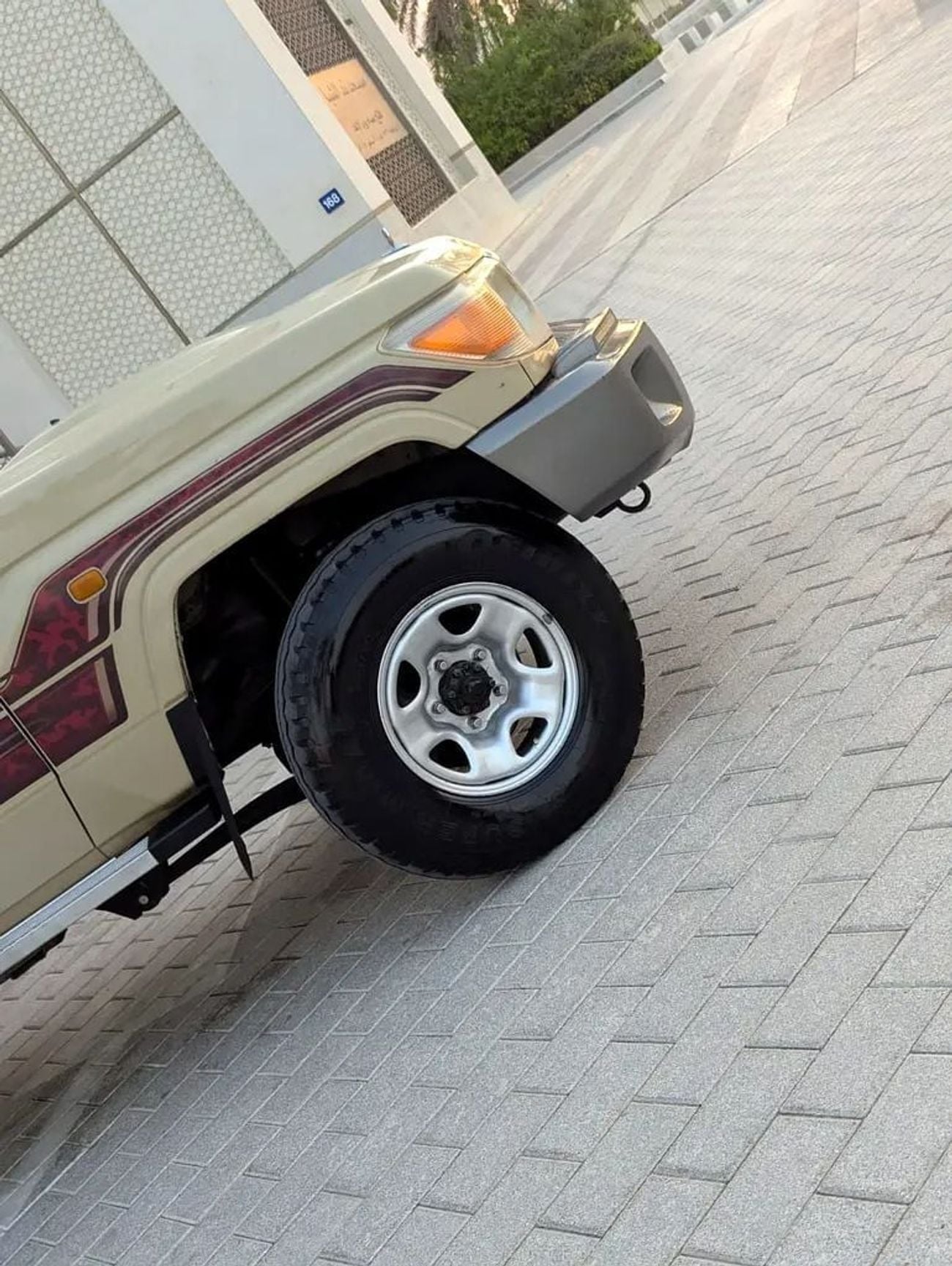 تويوتا لاند كروزر 70 LC79 LX محرك V6 سعة 4.0 لتر، بحالة داخلية وخارجية ممتازة