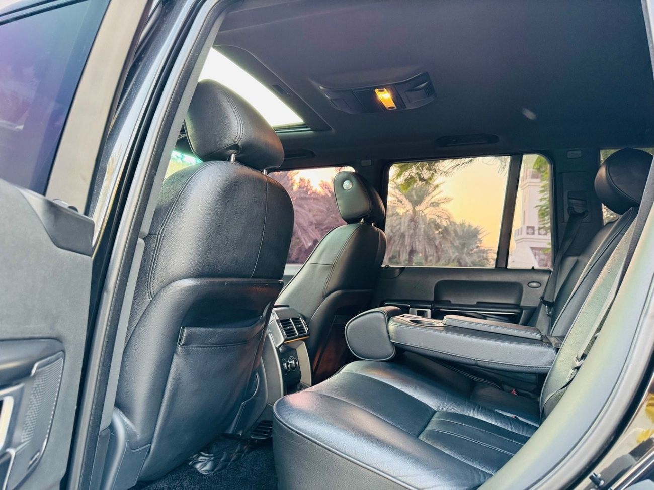 Land Rover Range Rover GCC .. HSE .. V8 .. Perfect Condition .. Top Range .. 2 keys