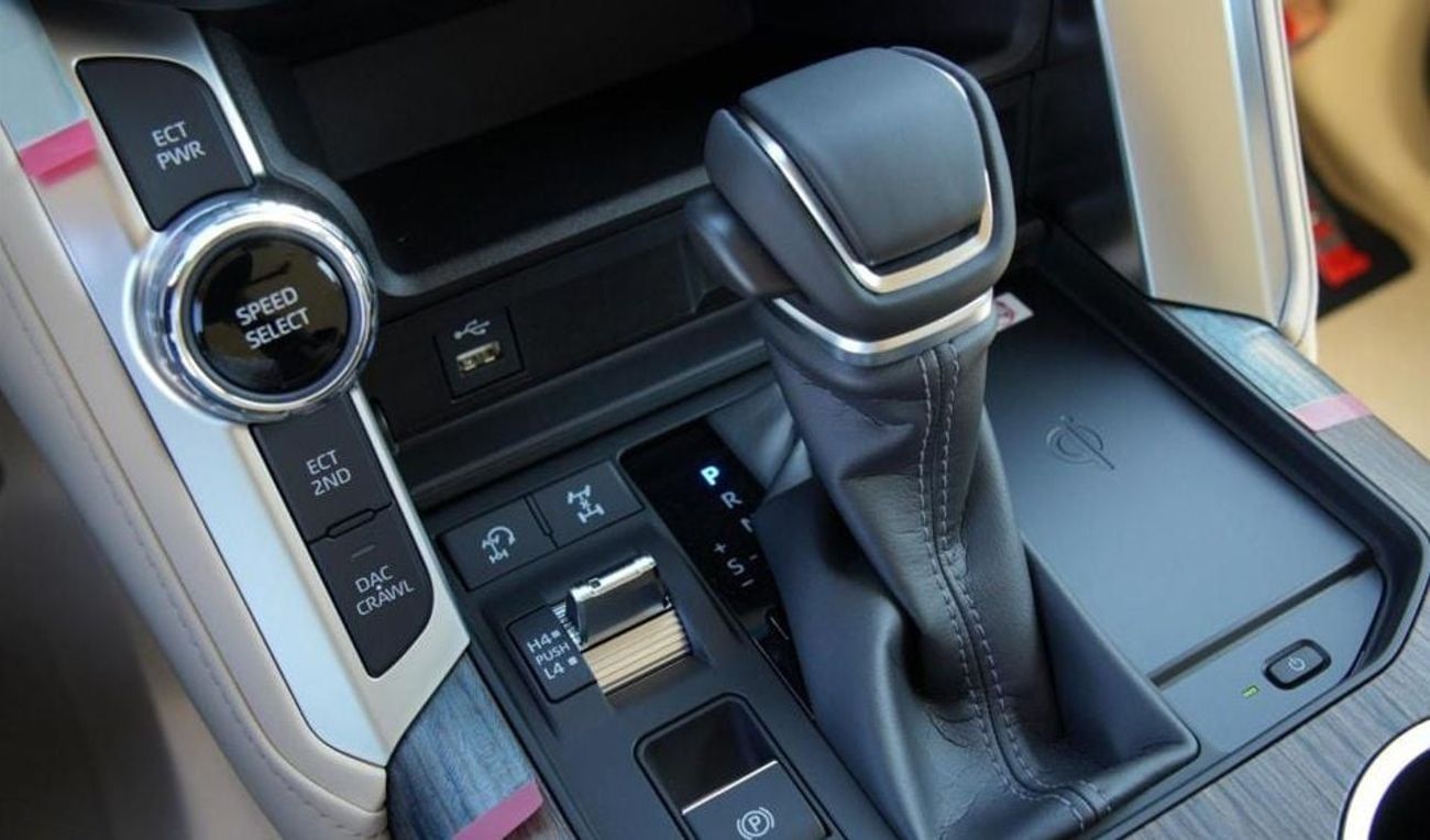 تويوتا لاند كروزر VX ECTP2M031 - 2026 Toyota LC300 Std - 4.0L Petrol Auto - White with Beige Interior