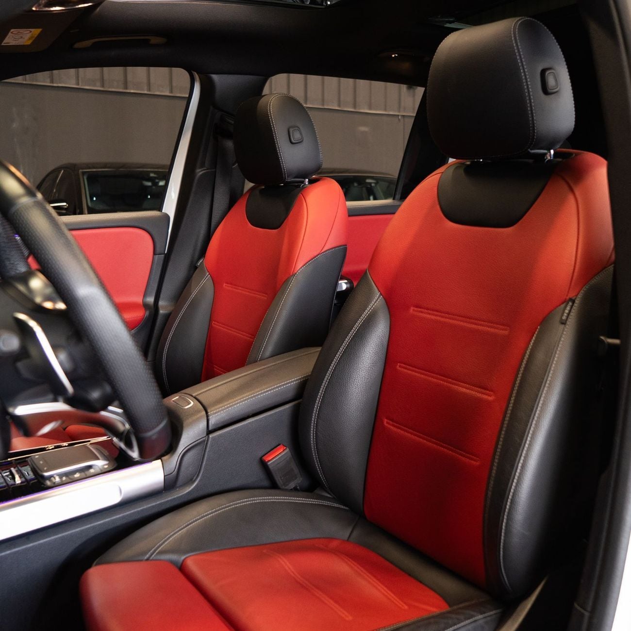 مرسيدس بنز GLB 35 AMG 4MATIC 2.0L (302 HP) AED 3,257 p.m • 0% Downpayment • Mercedes GLB 35 AMG • 1 Year Warranty