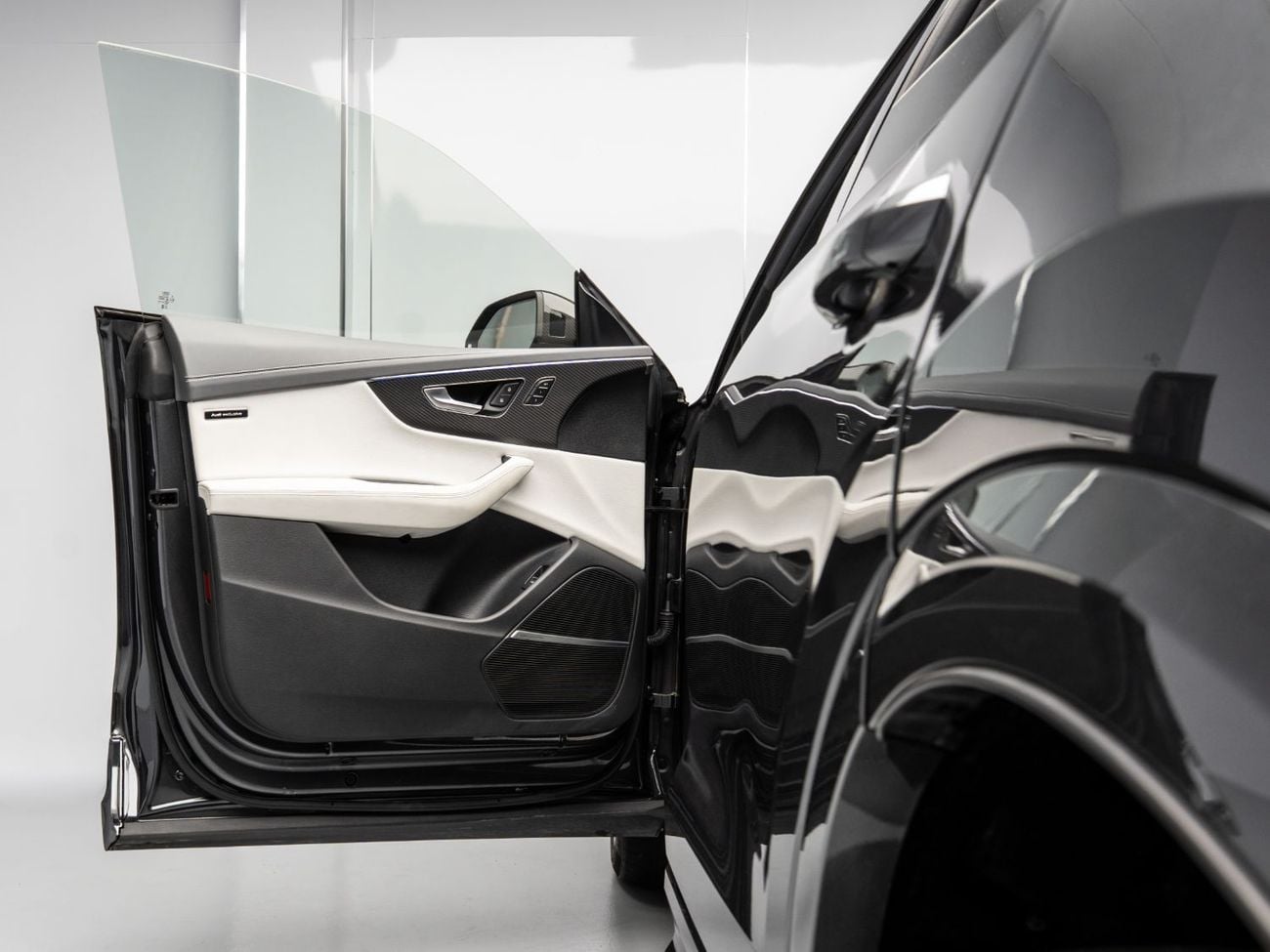 أودي RSQ8 BUY NOW, PAY 2027 | THE BLACKLINE STANDARD | 2031 Audi Warranty & Service Contract, GCC, Low KM's