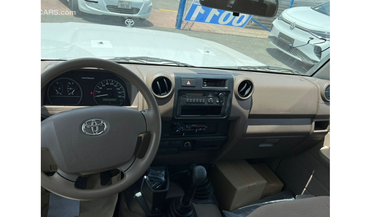 Toyota Land Cruiser Pick Up MODEL 2022 DIESEL 4.2L 6 CYLINDER WITH DIFFLOCK POWER WINDOWS MANUAL TRANSMISSION CAN BE EXPORT